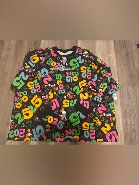 Disney parks 2025 long sleeve sweatshirt 4XL NWT